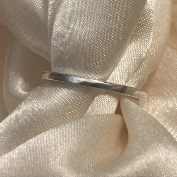 ❤️ 5 for $10 PRICE DROP
 Silver Band adjustable toe ring - Picture 1 of 3